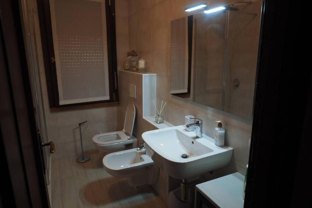 La Casa Degli Ospiti Apartment Morbegno Bagian luar foto