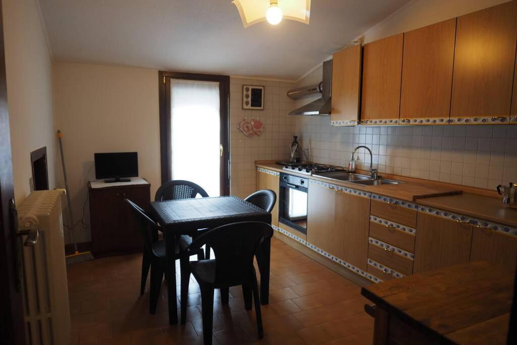La Casa Degli Ospiti Apartment Morbegno Bagian luar foto