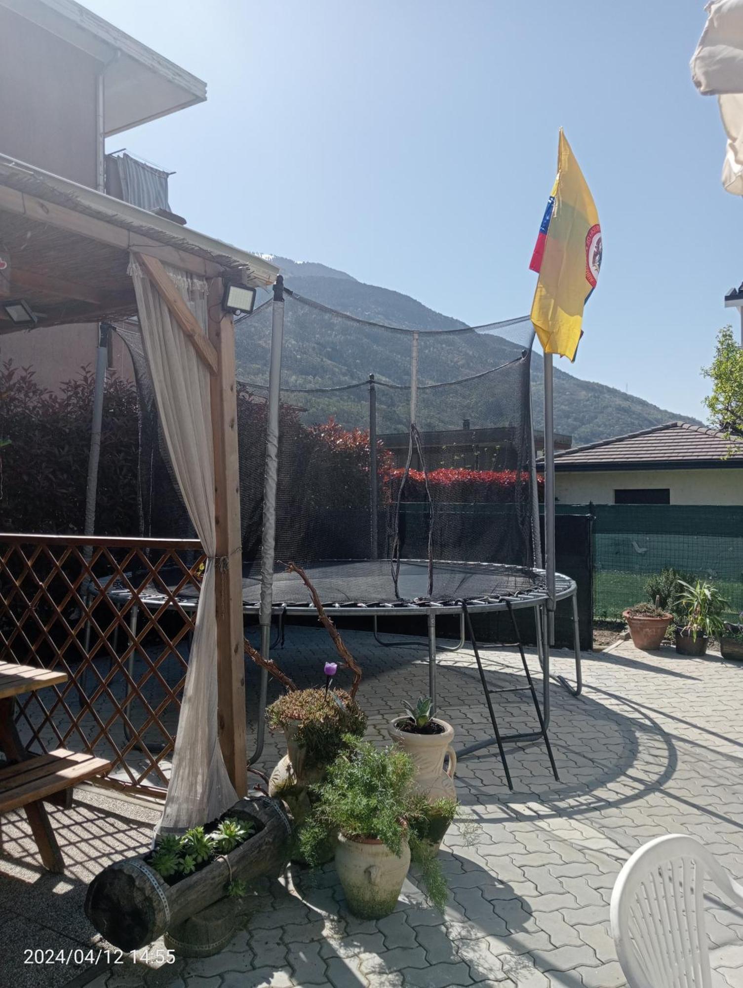La Casa Degli Ospiti Apartment Morbegno Bagian luar foto